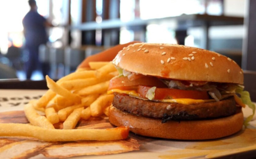 Η McDonald’s περιορίζει τη χρήση ντομάτας στην Ινδία εν μέσω αύξησης των τιμών