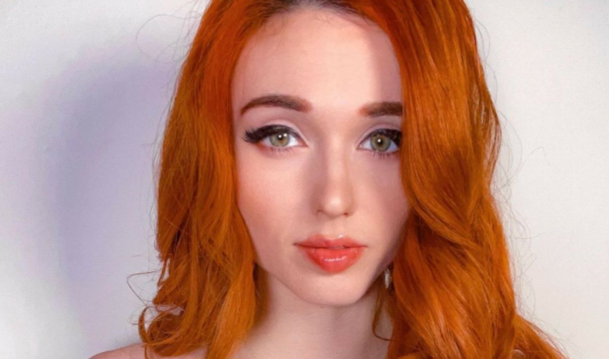 Η Amouranth βγάζει  2.000.000 τον μήνα με το κολασμένο κορμάκι της