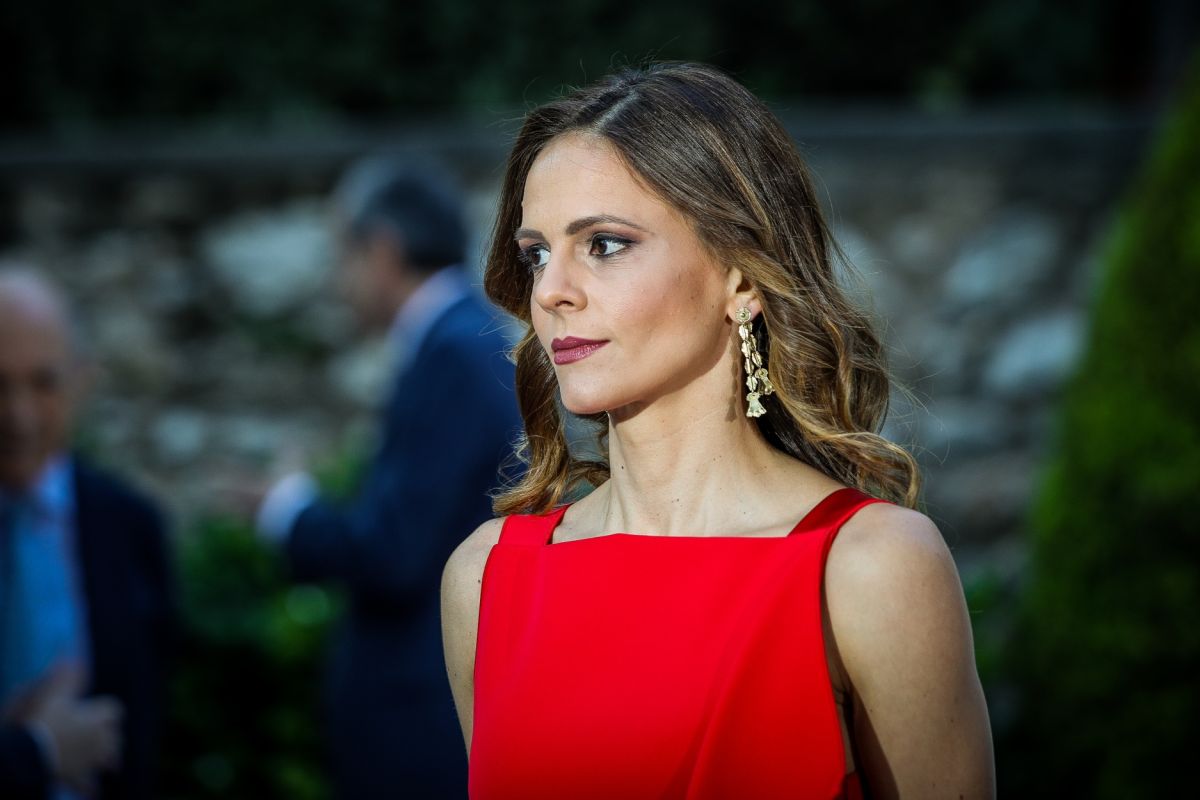 Η κόκκινη Έφη και τα αουτσάιντερ