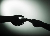 Έρχονται «καμπάνες» για μαύρο χρήμα: Πάνω από 450 υποθέσεις στο μικροσκόπιο για «ξέπλυμα»