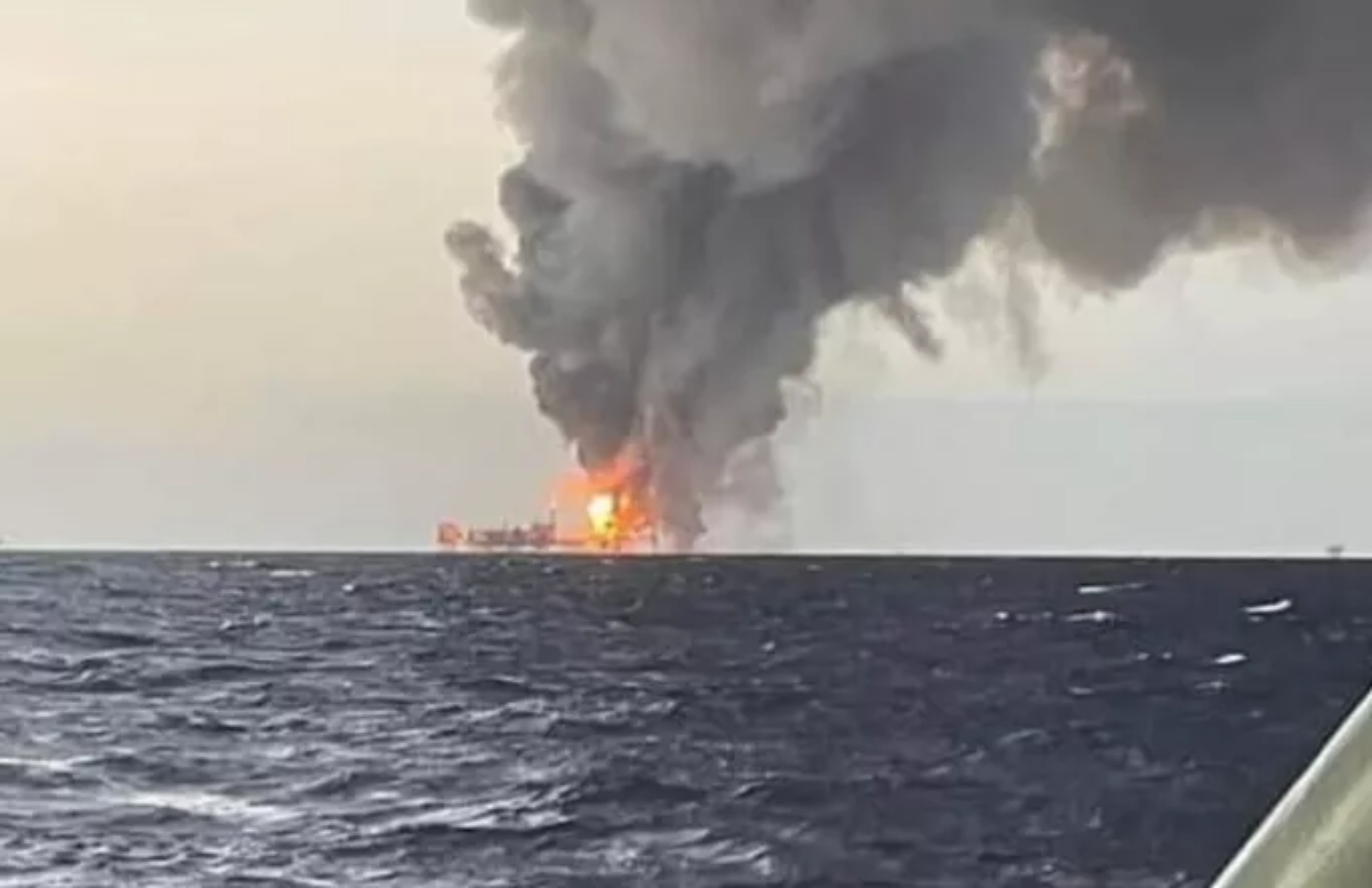Έκρηξη και φωτιά σε θαλάσσια εξέδρα άντλησης πετρελαίου στο Μεξικό