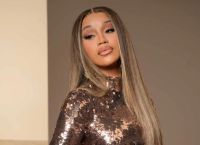 Η Cardi B έκανε twerking ημίγυμνη στη μπανιέρα της και παραλληλίσαμε