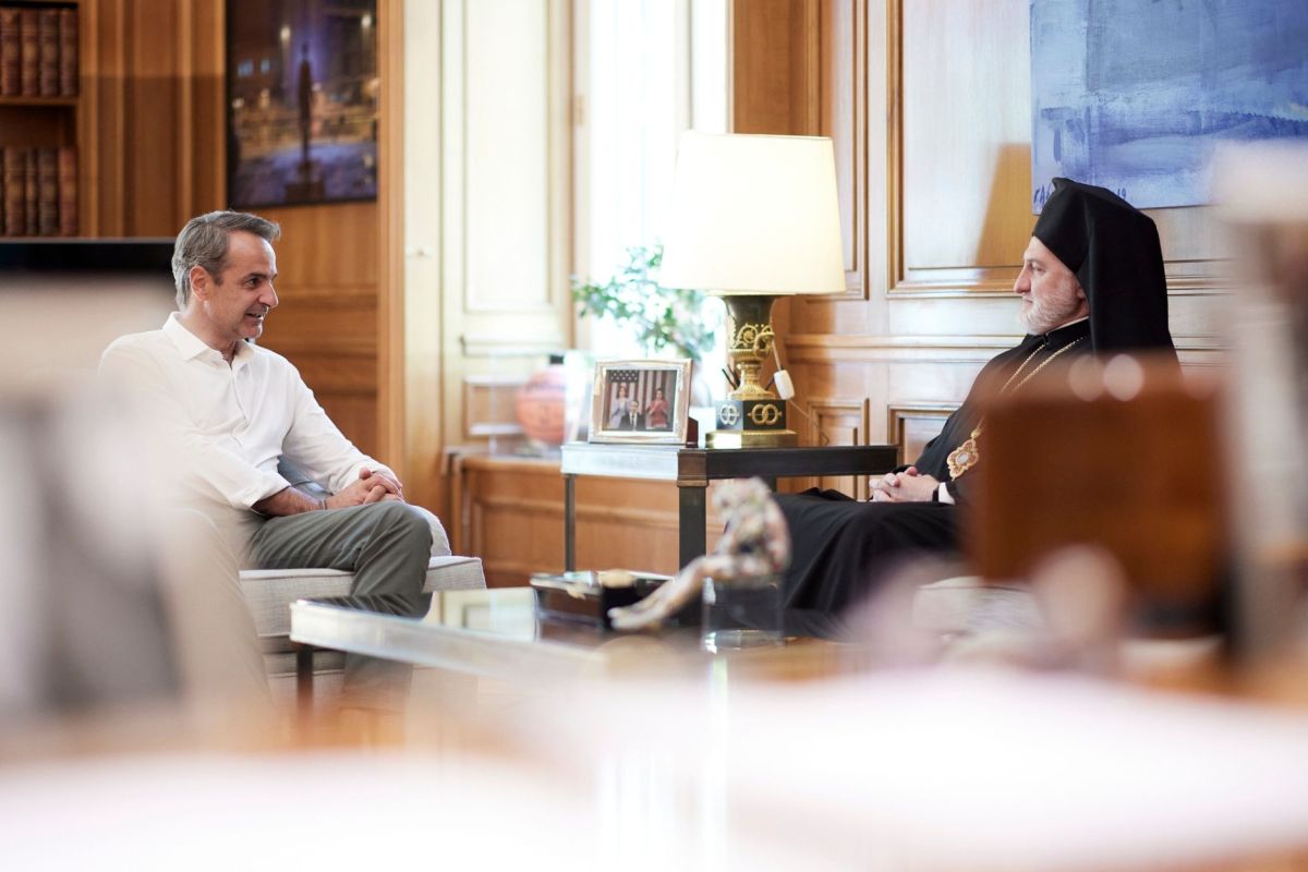 Visiting Archbishop Elpidophoros of America meets with PM Mitsotakis, Education Min. Pierrakakis