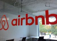 Σπάει κάθε ρεκόρ η ζήτηση για Airbnb στην Ελλάδα – Από τις ακριβότερες τιμές στην Ευρώπη