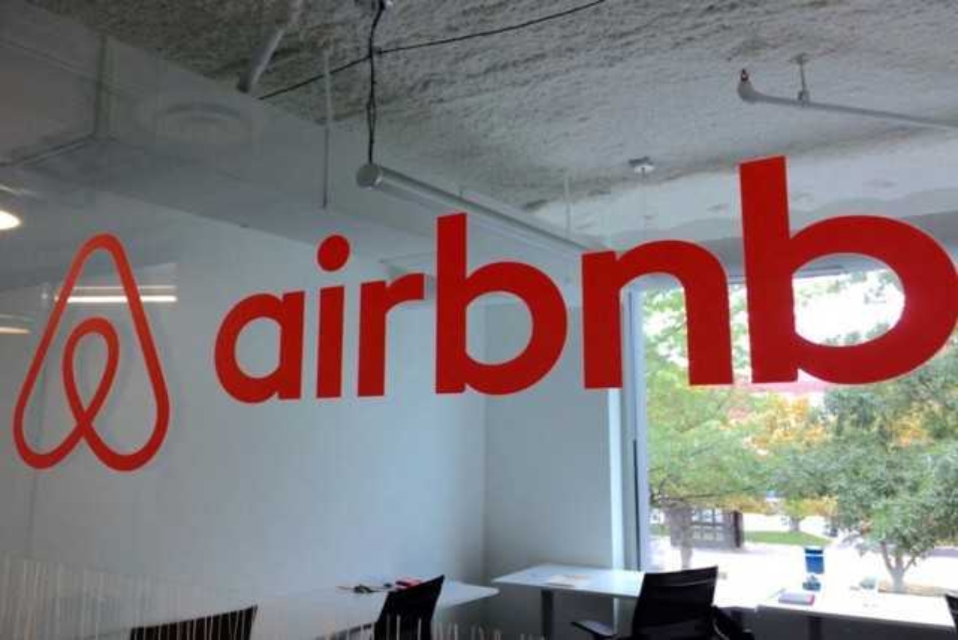 Σπάει κάθε ρεκόρ η ζήτηση για Airbnb στην Ελλάδα – Από τις ακριβότερες τιμές στην Ευρώπη