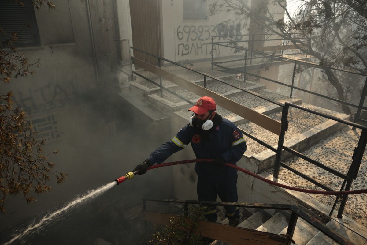 Φωτιά στη Χαλκιδική – Στο έργο της κατάσβεσης επίγειες και εναέριες δυνάμεις