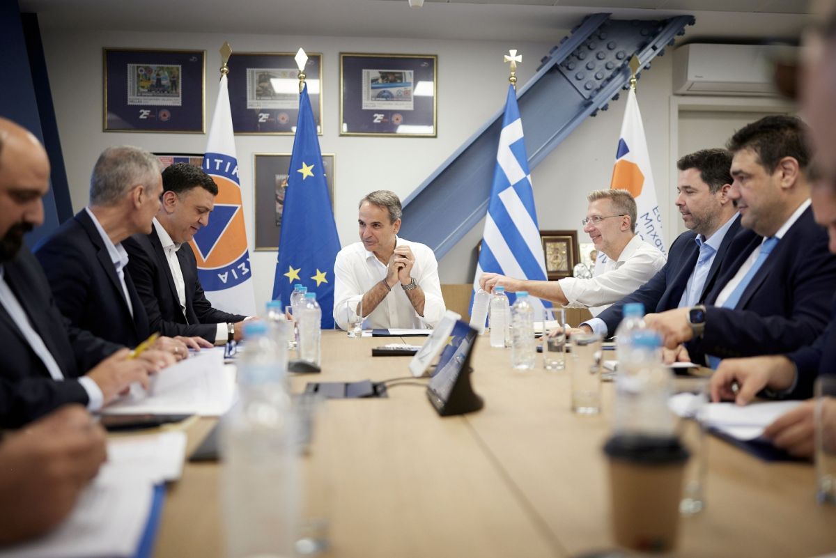 Μητσοτάκης: «Θα πάρουμε νέα αεροσκάφη και ελικόπτερα» – Σύσκεψη για την αντιπυρική περίοδο