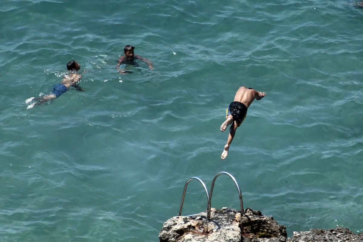 Καύσωνας: Τι αναφέρει το νέο έκτακτο δελτίο της ΕΜΥ [vid]