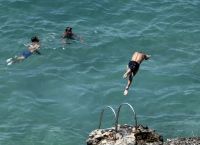 «Καμίνι» η χώρα την Πέμπτη
