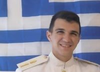 «Μάνα, πατέρα, αδέλφια, φίλοι, συγγενείς… Μην με κλαίτε! Κλάματα κι οδυρμοί δεν μου πρέπουν»