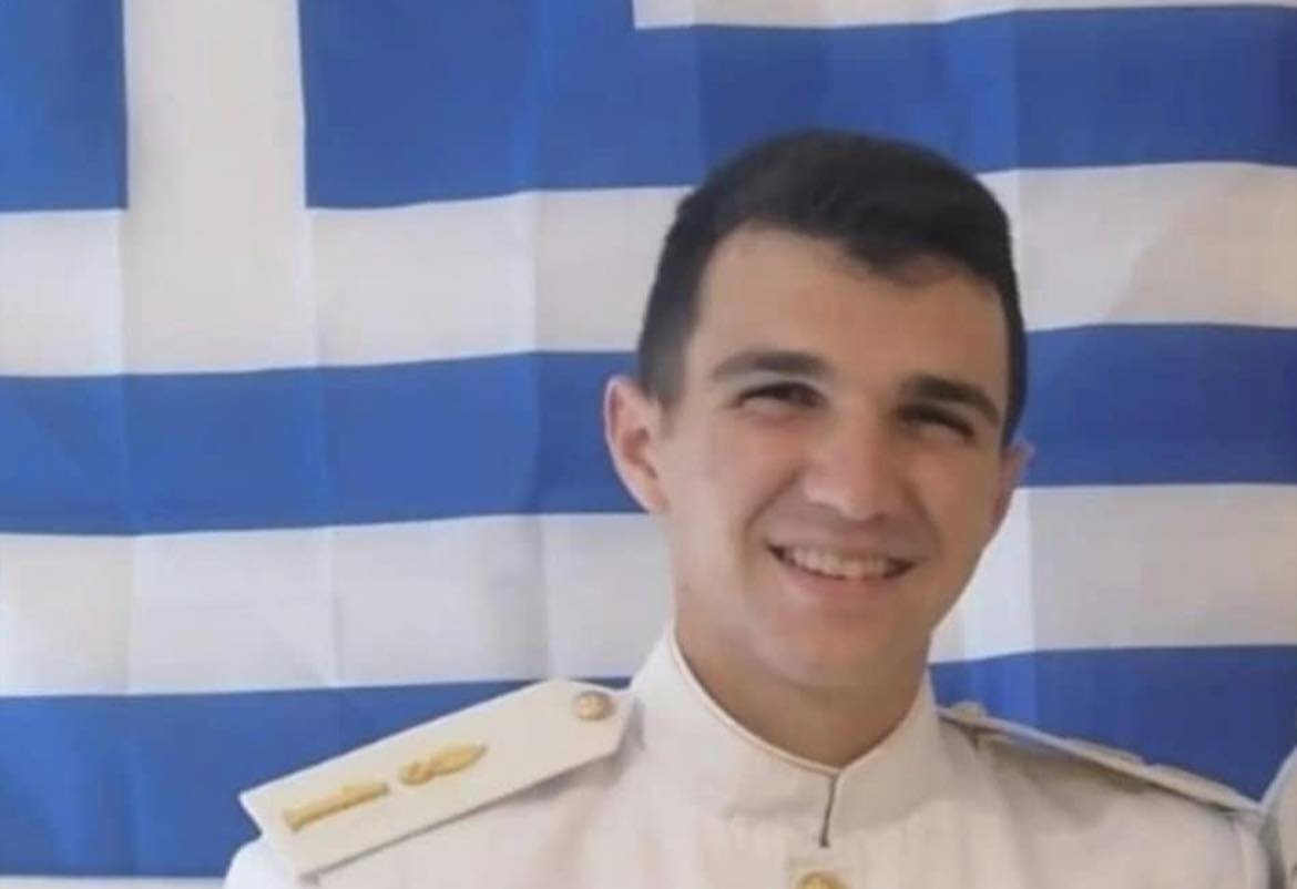 «Μάνα, πατέρα, αδέλφια, φίλοι, συγγενείς… Μην με κλαίτε! Κλάματα κι οδυρμοί δεν μου πρέπουν»