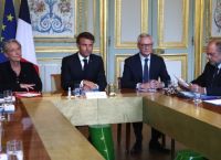 Επαγρύπνηση ζήτησε από τους 241 δημάρχους ο Μακρόν