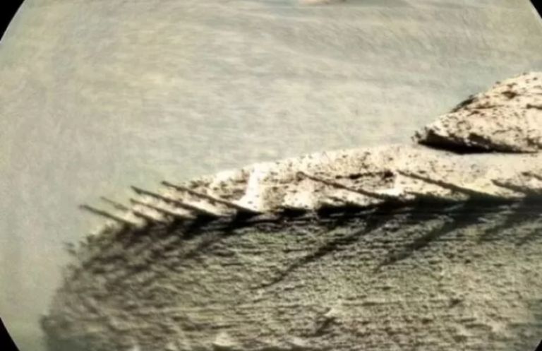 Συντρίμμια από εξωγήινο όχημα στον πλανήτη Άρη; – Τι λένε οι επιστήμονες – Δείτε φωτογραφίες της NASA