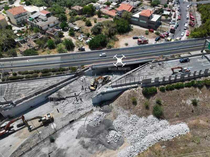 Πάτρα: «Στο τρίτο χτύπημα του σφυριού έπεσε η γέφυρα και τους πλάκωσε όλους» μαρτυρία τραυματίας