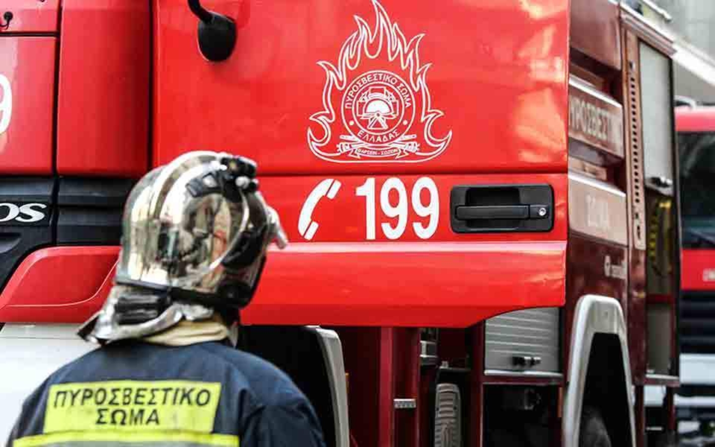 Φωτιά στην Κηφισιά: Καίγεται το εγκαταλελειμμένο ξενοδοχείο «Grand Chalet»