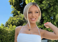 Abby Rao: Το μοντέλο με τις «καυτές» πόζες που θα σας «αναστατώσουν»