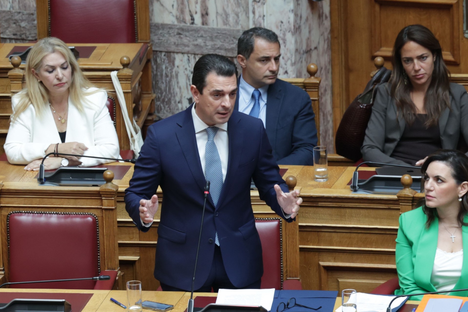 Σκρέκας: Πρόστιμα 206,5 χιλ. ευρώ σε εταιρείες για διακίνηση 15,6 τόνων παράνομου φρέοντος