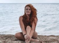 Σίσσυ Χρηστίδου: Αγνώριστη και πιο αδύνατη από ποτέ με ροζ μπικίνι σε πισίνα στη Ρόδο