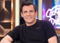 Σταύρος Σβήγκος: «Τι πιο όμορφος ένας άνδρας να είναι συμφιλιωμένος με τη γυναίκεια του πλευρά;»