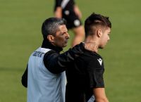ΠΑΟΚ-Προετοιμασία: H αγκαλιά και τα “ιδιαίτερα” του Λουτσέσκου στον Στέφανο Τζίμα