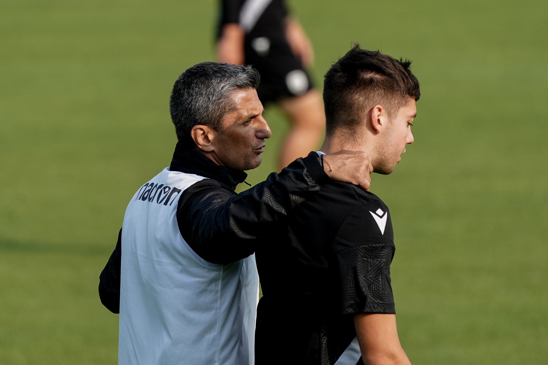 ΠΑΟΚ-Προετοιμασία: H αγκαλιά και τα “ιδιαίτερα” του Λουτσέσκου στον Στέφανο Τζίμα