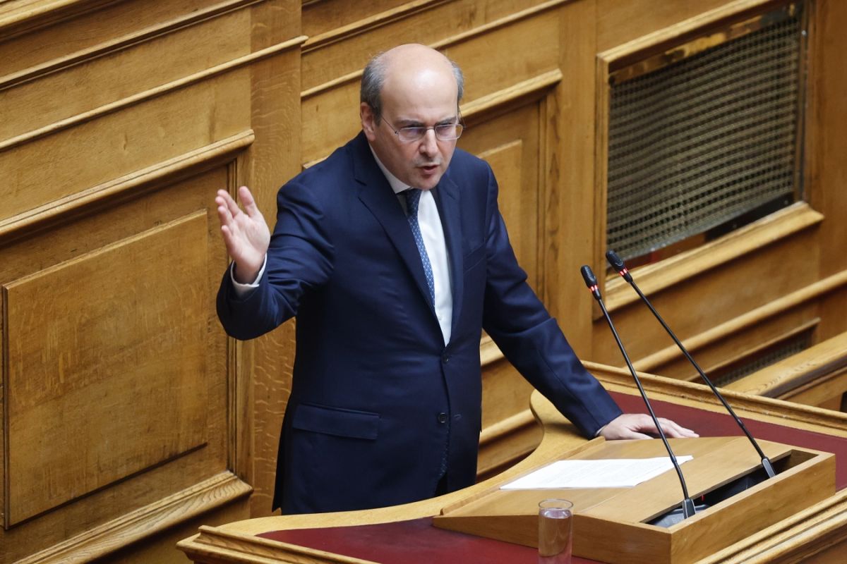 Χατζηδάκης: Κάθε δημόσιος υπάλληλος θα έχει μία αύξηση 70 ευρώ μηνιαίως