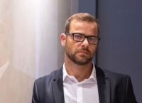 Τζιόβας: «Άντε μοσχάρια» λέει σε γονείς που αφήνουν τα παιδία να παίζουν στην κατασκευή παραλίας για ΑμεΑ