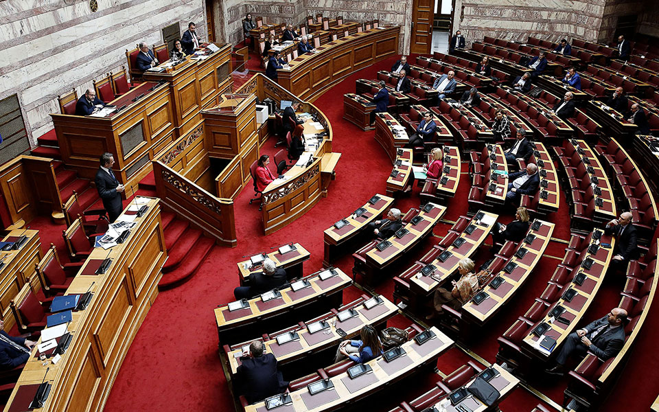 Η αντιπολίτευση σηκώνει τα μανίκια
