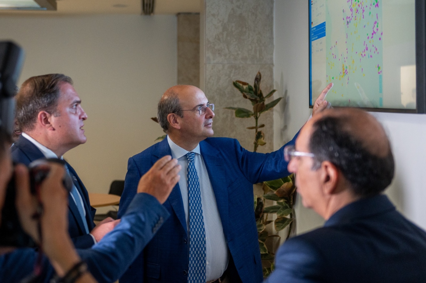 Χατζηδάκης: «Το “αυτοκίνητο” της κυβέρνησης στο θέμα της φοροδιαφυγής δεν έχει όπισθεν»