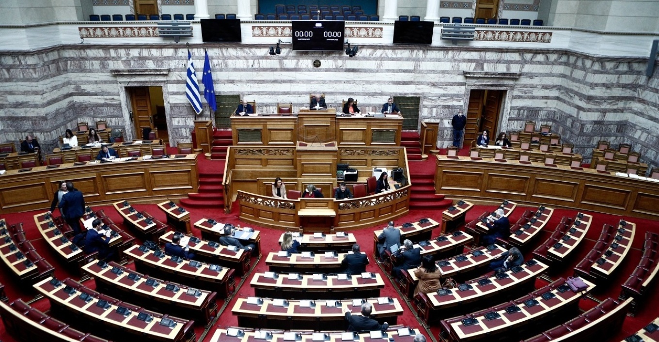Η Βουλή ξανανοίγει με την οικονομία στο επίκεντρο