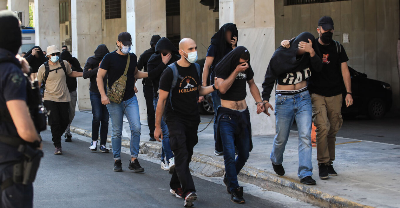 Στο μικροσκόπιο πέντε συλληφθέντες