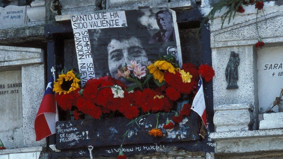 Αυτοκτόνησε πριν οδηγηθεί στη φυλακή αξιωματικός που καταδικάστηκε για τη δολοφονία του Βίκτορ Χάρα