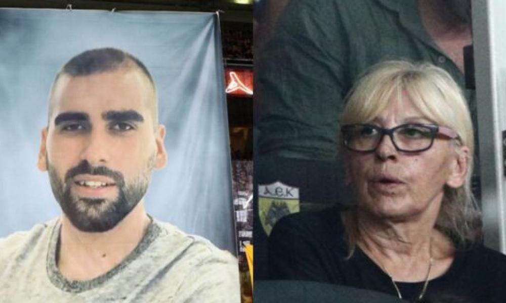 Η μητέρα του Μιχάλη Κατσούρη εξομολογείται: «Πήγε να βοηθήσει και τον μαχαίρωσαν»