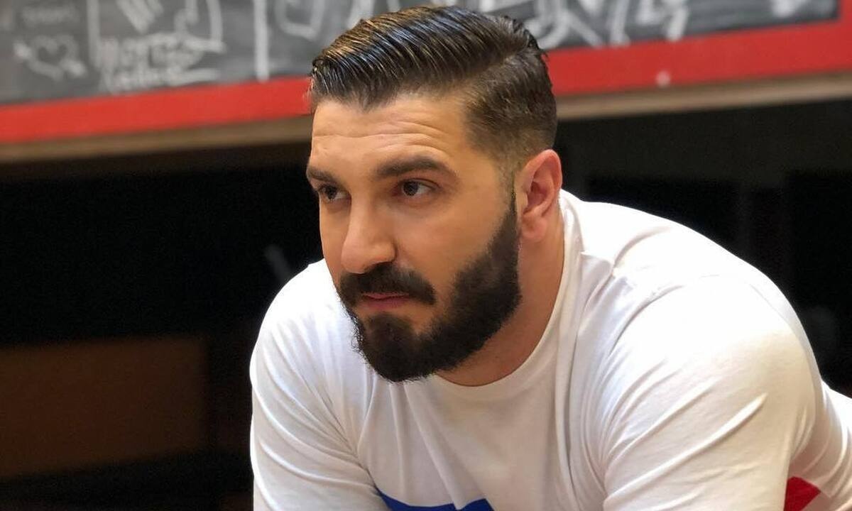 Παύλος Παπαδόπουλος: «Στα 17 μου ανακοινώθηκε πως θα γίνω πατέρας χωρίς να το περιμένω»