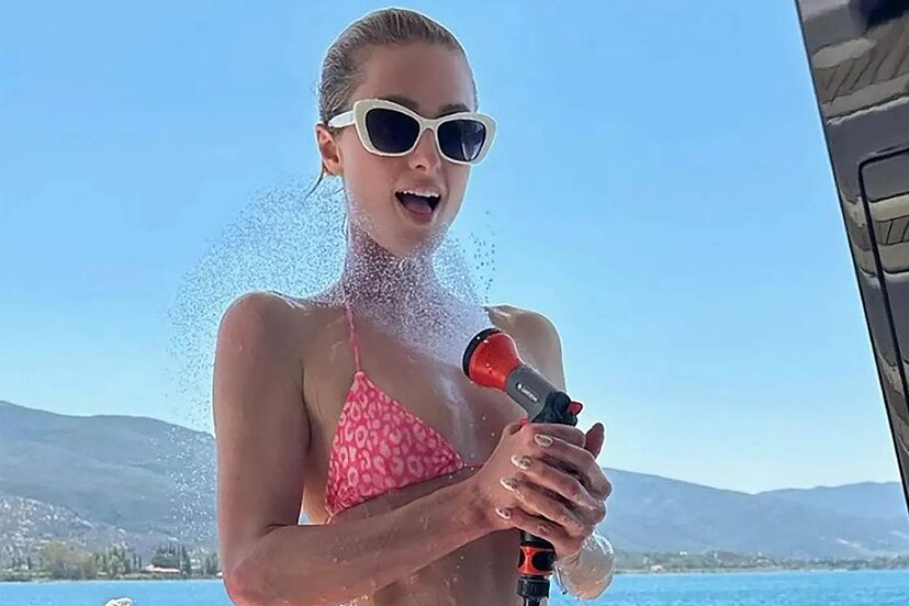 Πάρις Χίλτον: Ζει τις καλύτερες στιγμές της στην Ελλάδα – «Ένα απίστευτο διάλειμμα»