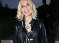 Η Άννα Βίσση τραγουδάει την «Ψυχεδέλεια» με τον εγγονό της