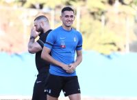 “Ήρθες στη μεγαλύτερη ομάδα της Ελλάδας – Ψεύτη και προδότη, φιλούσες το Τριφύλλι σε κάθε ματς”
