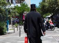 Eύβοια: Επεισόδιο για τις νέες ταυτότητες – Γυναίκα χαστούκισε ιερέα