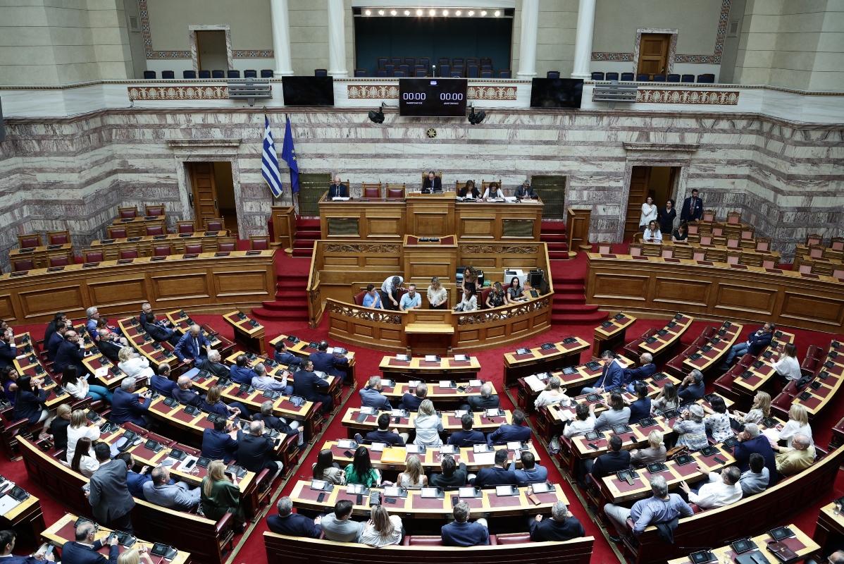 Κυβέρνηση: Οι πρώτες προειδοποιήσεις και η εκ δεξιών απειλή