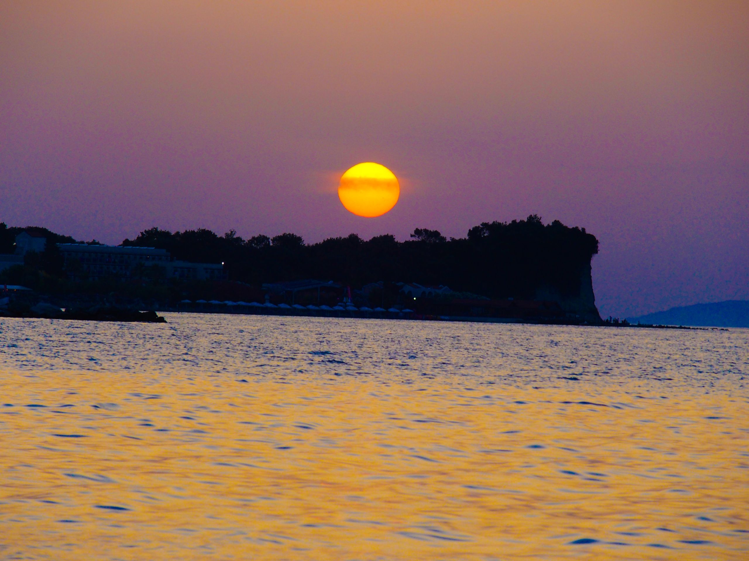 Άστατος ο καιρός σήμερα με τοπικές βροχές – Πού θα βρέξει