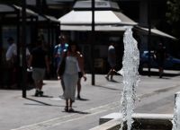 Καιρός 23/8: Επιμένει η έντονη ζέστη με ισχυρούς ανέμους