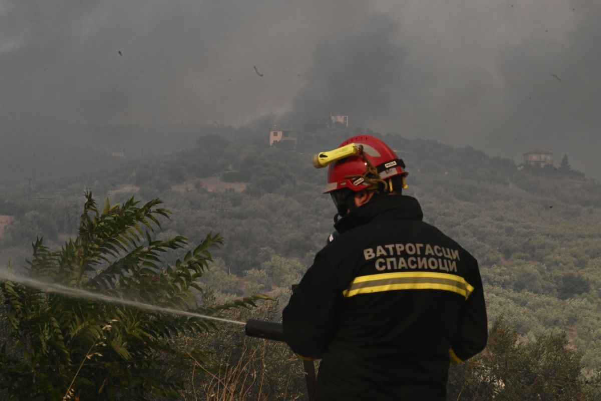 Έφτασε η βοήθεια για τις πυρκαγιές από την Κύπρο – Αποστολή και των Ρουμάνων