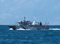Λιμενικό: Βίντεο σοκ! Σώζουν γυναίκα που παρασύρθηκε με φουσκωτό φλαμίνγκο [vid]