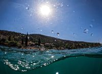 Εντολή Χατζηδάκη να ενταθούν οι έλεγχοι στις παραλίες με αφορμή και το «Κίνημα της Πετσέτας»
