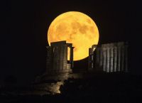 Οι εντυπωσιακές εικόνες από την Πανσέληνο του Αυγούστου – Πώς επηρέασε  τον τυφώνα Idalia στη Φλόριντα