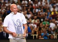 Νίκος Γκάλης: Δάκρυσε ο «θεός» – Στον ουρανό του ΟΑΚΑ η φανέλα του