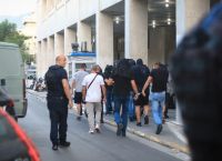 Ν. Φιλαδέλφεια: Στον εισαγγελέα την Τετάρτη οι 94 συλληφθέντες – Το DNA θα δείξει τον δολοφόνο