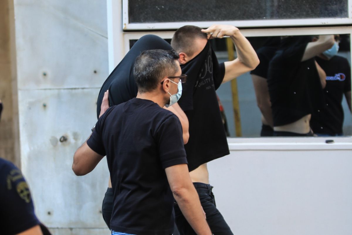Νέα Φιλαδέλφεια: «Πήραν ακόμα και τα σίδερα που κλείνουν τα ψυγεία στο περίπτερο» – Αυτόπτες μάρτυρες μιλούν