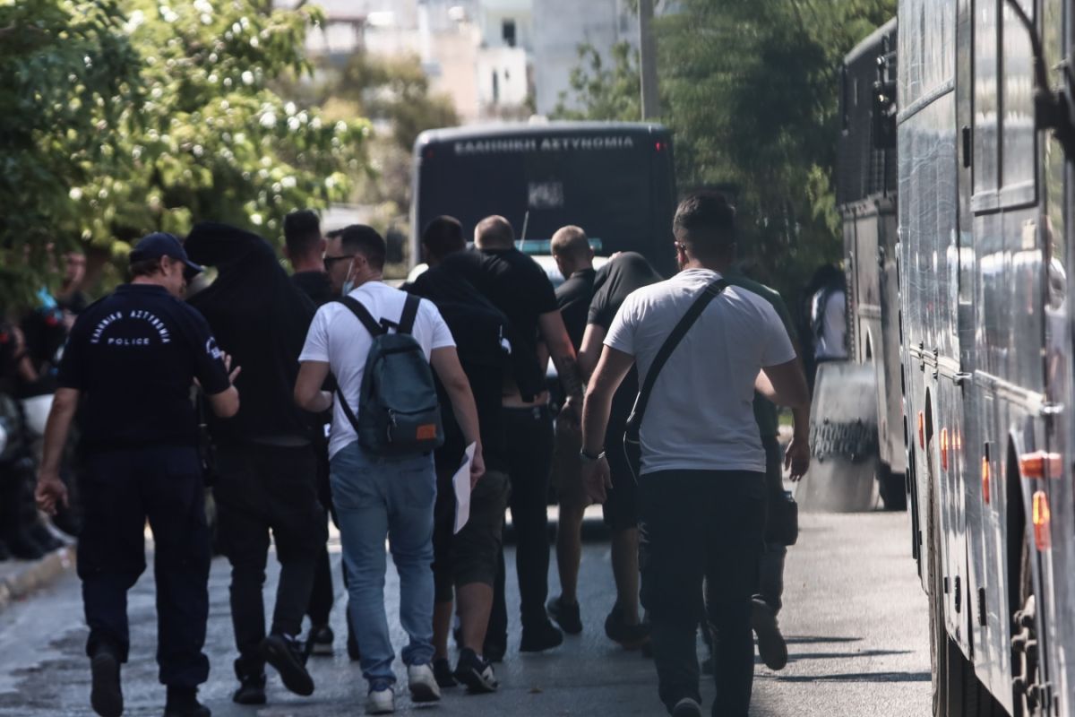 Νέα Φιλαδέλφεια: Προφυλακίζονται και οι 30 χούλιγκαν που απολογήθηκαν για τον φόνο του Μιχάλη