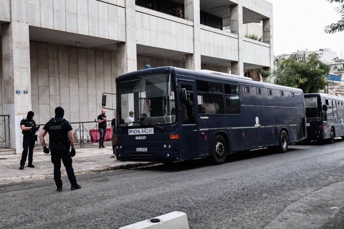 Νέα Φιλαδέλφεια: Άρχισαν να «μιλούν» τα κινητά των Κροατών χούλιγκαν